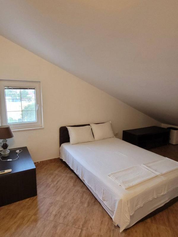 Duplex-Apartment in Sutomore zu vermieten