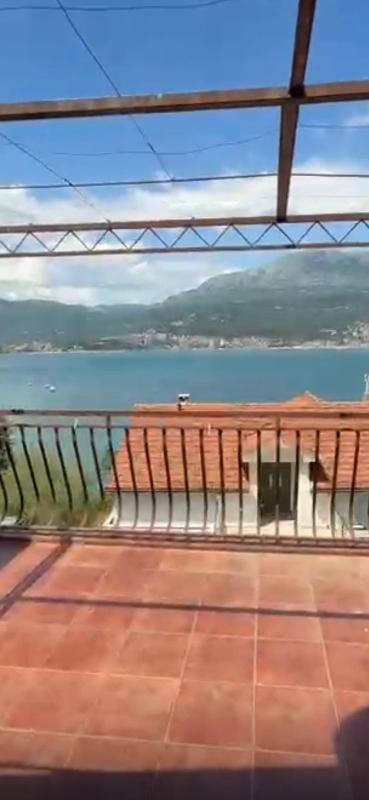 Duplex-Apartment in erster Meereslinie, Herceg-Novi, Njivice