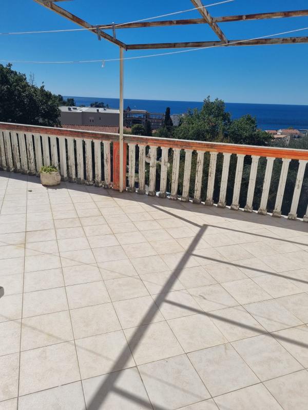 Duplex 94 m2 sa panoramskim pogledom na more. Petrovac.
