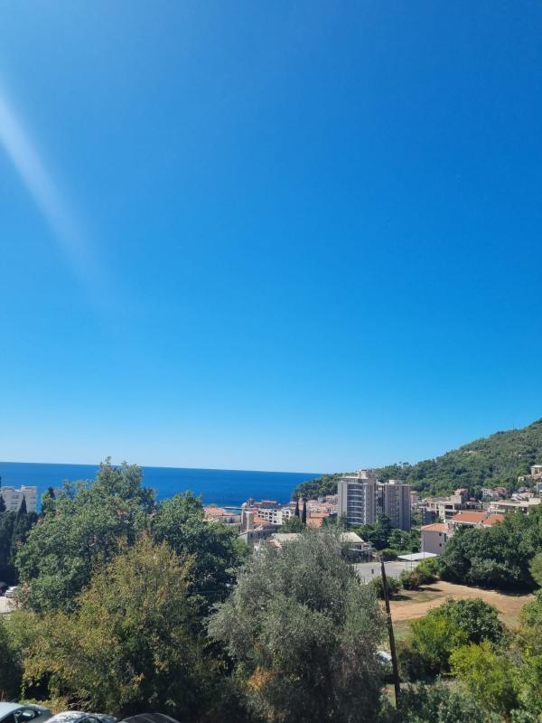Duplex 94 m2 sa panoramskim pogledom na more. Petrovac.