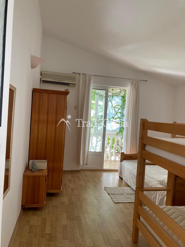Dvosedašna kuća pored mora, Dobra Voda, Barska opština
