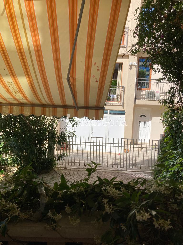 Dvosedašna kuća pored mora, Dobra Voda, Barska opština
