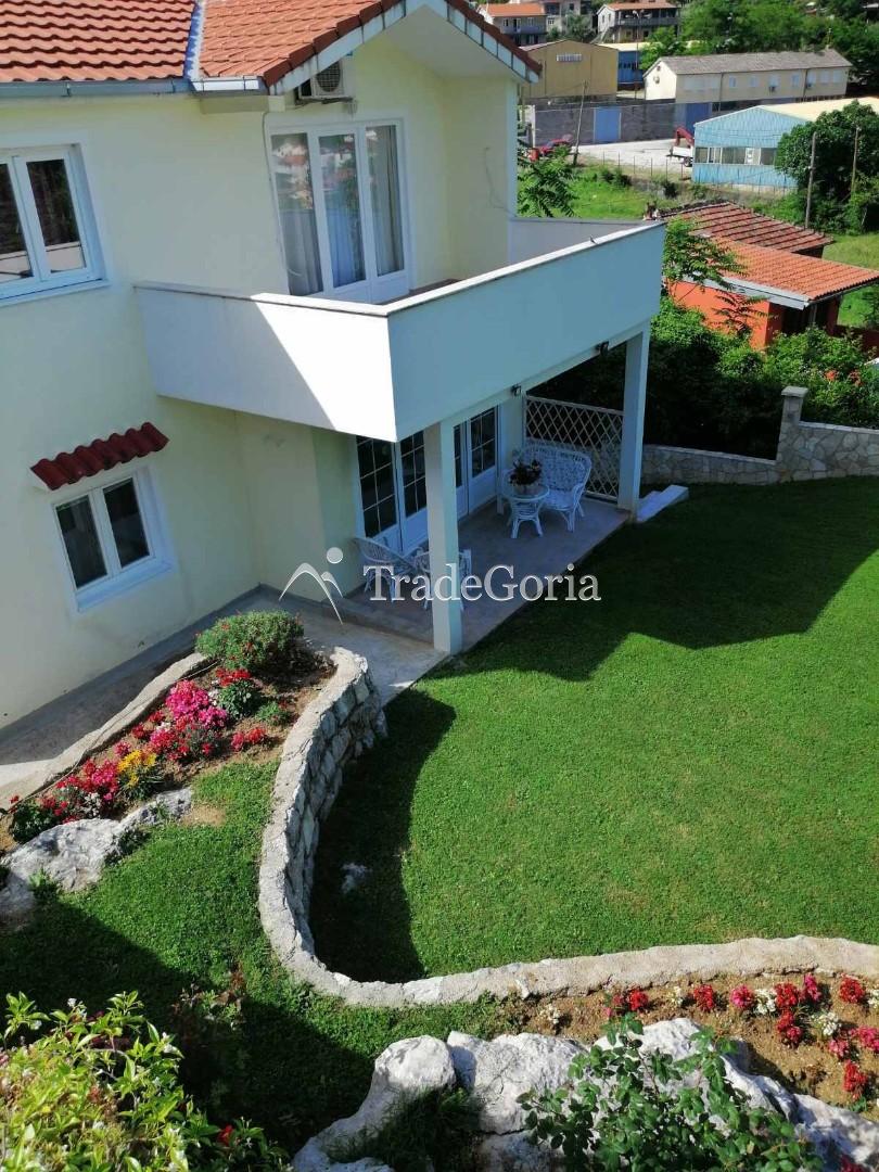 Two-story house with a landscaped plot above Kotor, Shkaljari.