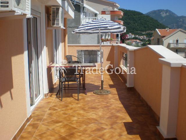 Exclusive villa in Petrovac, Budva Riviera, excellent quiet location.