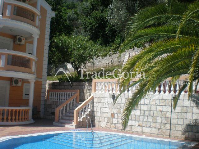 Exclusive villa in Petrovac, Budva Riviera, excellent quiet location.