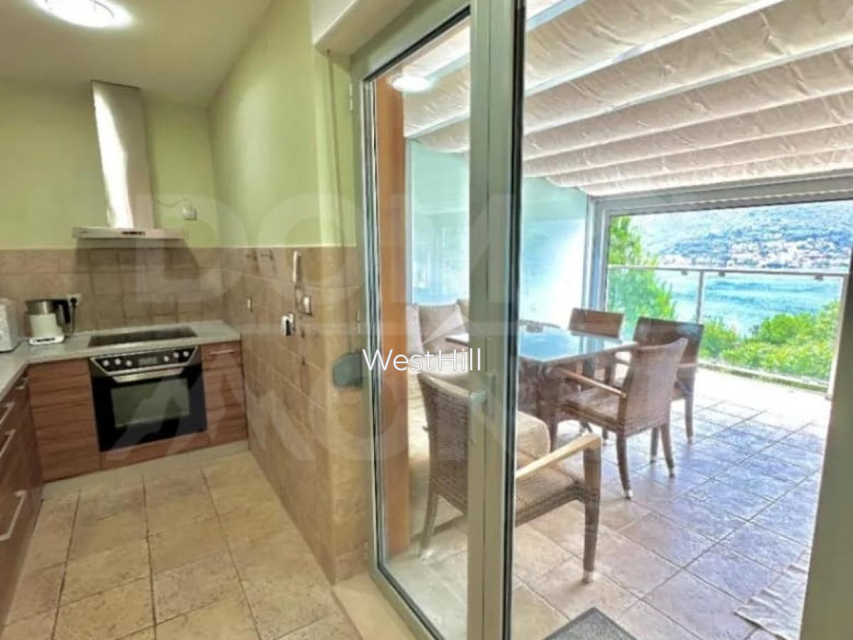 Elegantes Penthouse in einer Wohnanlage in Dobrota, Kotor