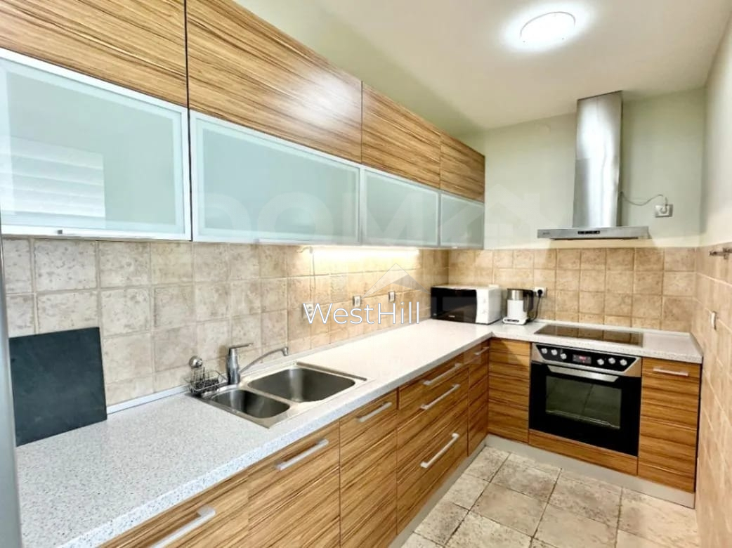 Elegantes Penthouse in einer Wohnanlage in Dobrota, Kotor