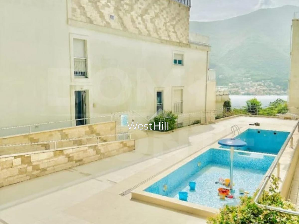 Elegantes Penthouse in einer Wohnanlage in Dobrota, Kotor
