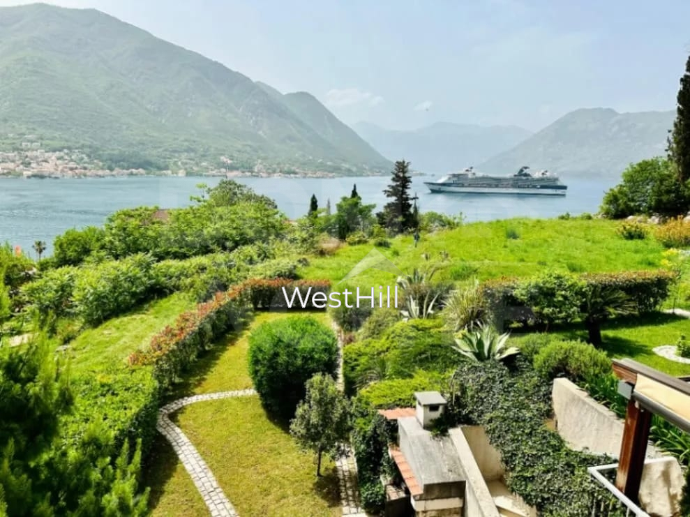 Elegantes Penthouse in einer Wohnanlage in Dobrota, Kotor