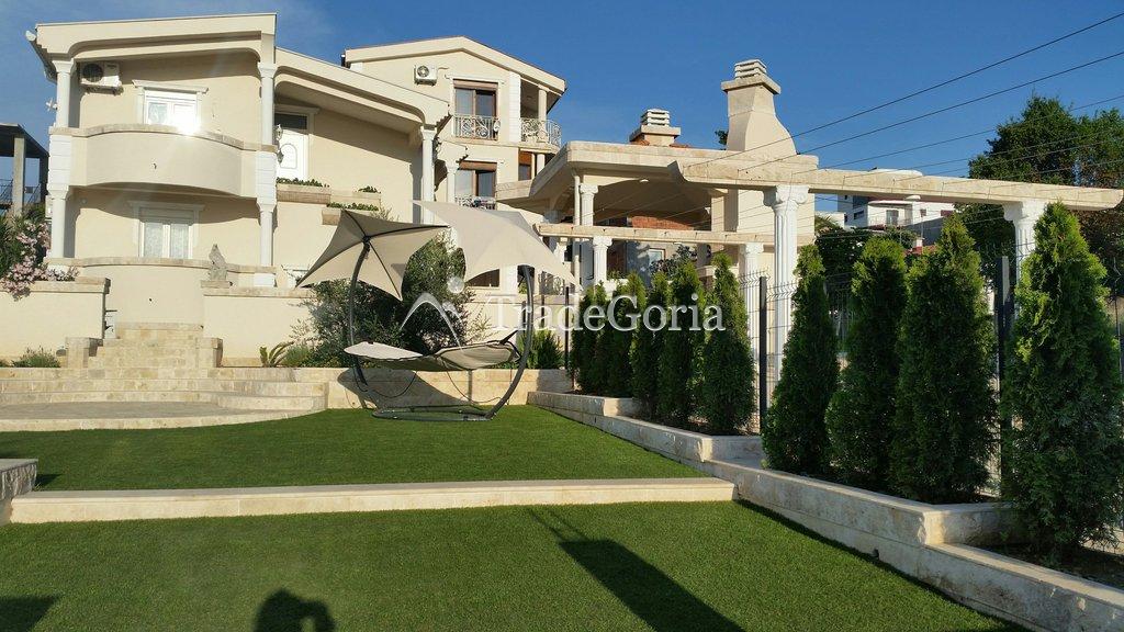 Floor of a villa in a new complex with pools