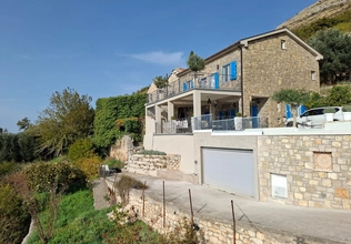 Ekskluzivna vila sa pogledom na more i bazenom u Reževićima