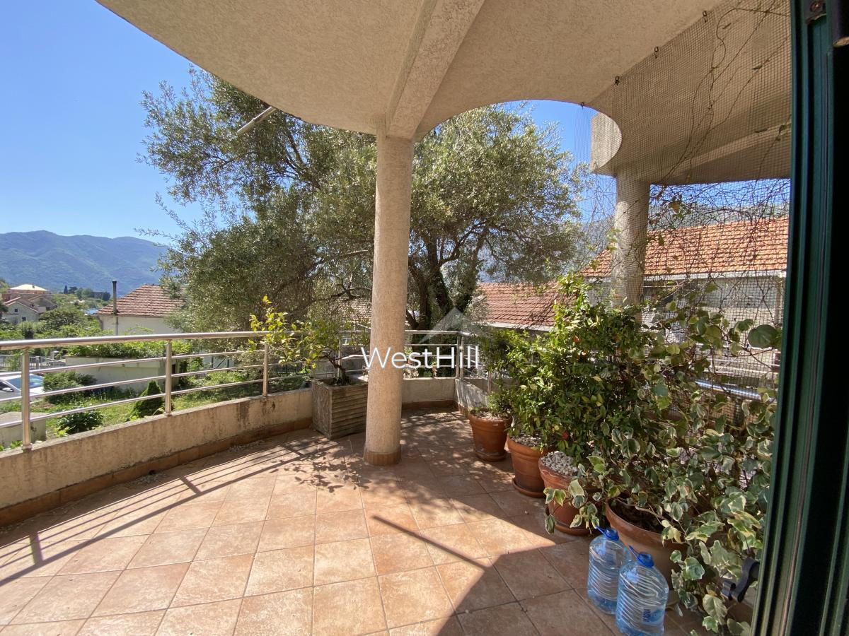 Wohnung zu verkaufen in Risan mit Meerblick in einer Anlage, Kotor - Objekt 8342 in Montenegro