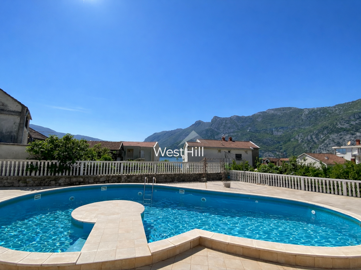 Wohnung zu verkaufen in Risan mit Meerblick in einer Anlage, Kotor - Objekt 8342 in Montenegro