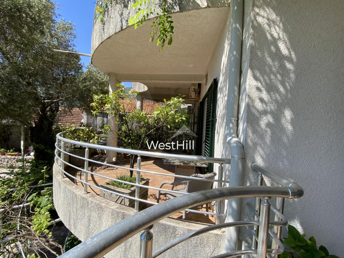 Wohnung zu verkaufen in Risan mit Meerblick in einer Anlage, Kotor - Objekt 8342 in Montenegro