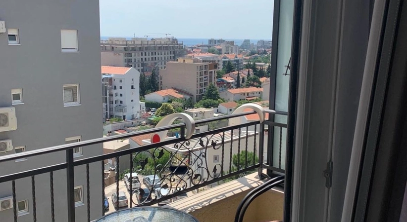 Zu vermieten: 1-Zimmer-Apartment mit Meerblick & Privatparkplatz vor der Saison, in Budva ab Sep.