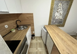 Izdaje se stan od 1. oktobra u Bečićima sa 1 spavaćom sobom 42m2