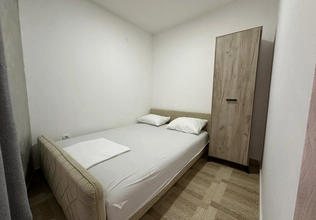 Izdaje se stan od 1. oktobra u Bečićima sa 1 spavaćom sobom 42m2