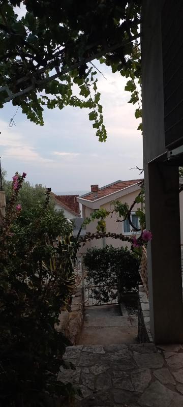 Zu vermieten bis Juni 2026. Haus mit Meerblick in Dobra Voda (Bar)