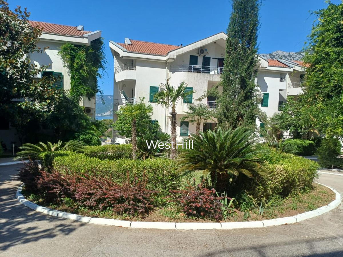 Große dreistöckige Duplex-Wohnung mit Meerblick in Risan