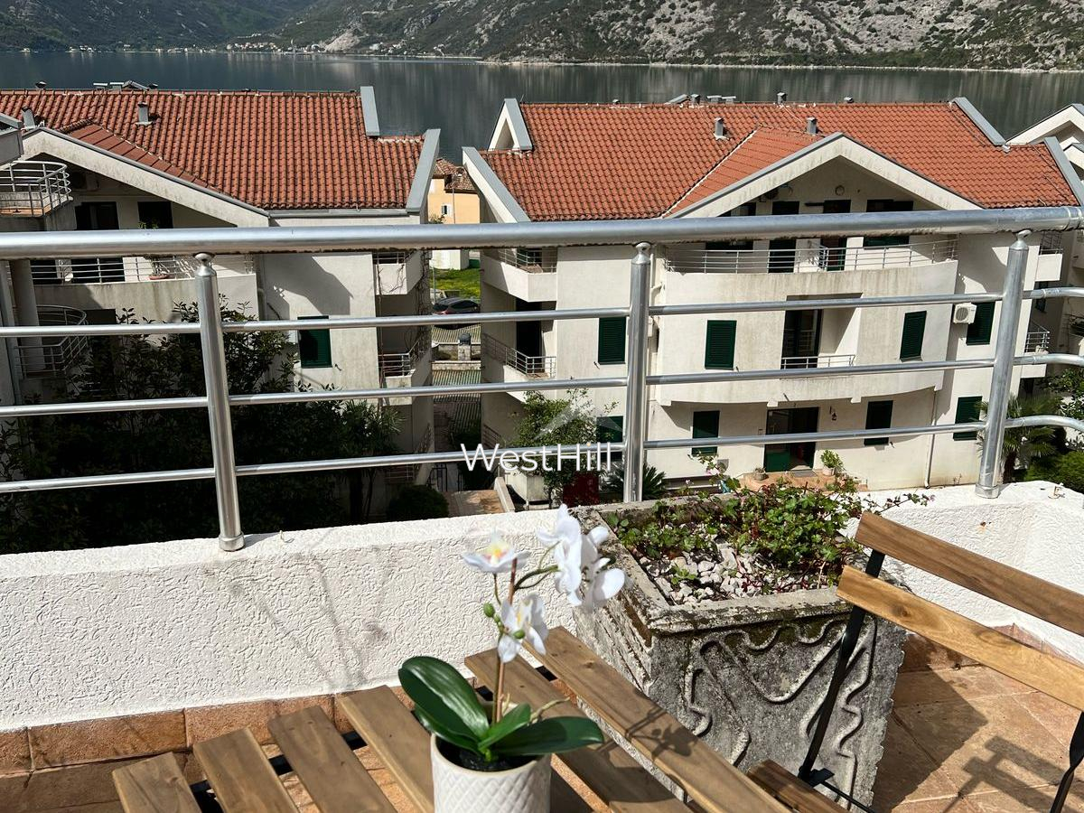 Große dreistöckige Duplex-Wohnung mit Meerblick in Risan
