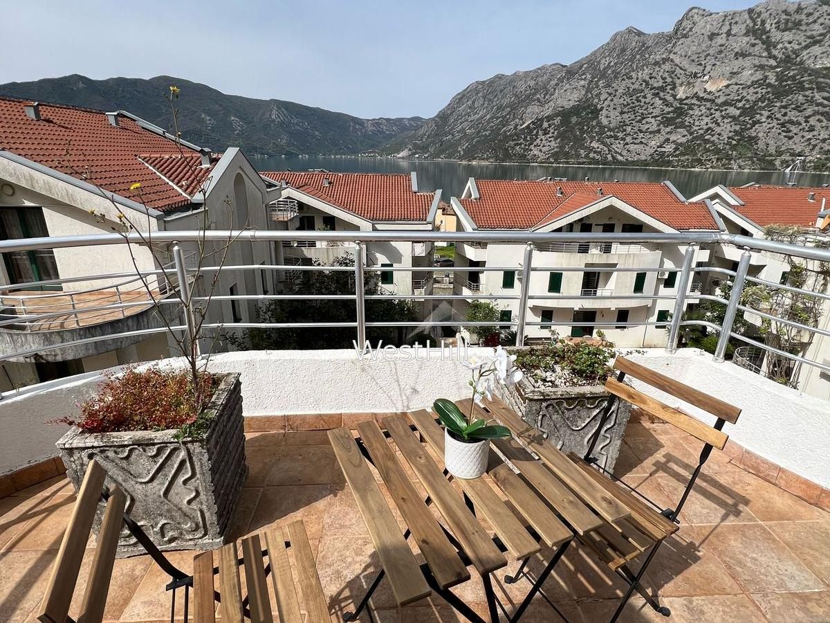 Große dreistöckige Duplex-Wohnung mit Meerblick in Risan
