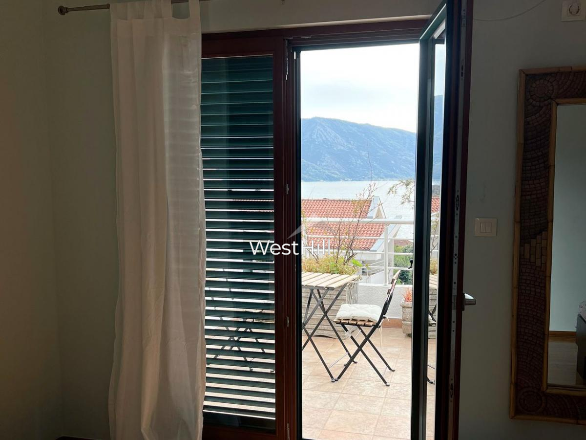 Große dreistöckige Duplex-Wohnung mit Meerblick in Risan