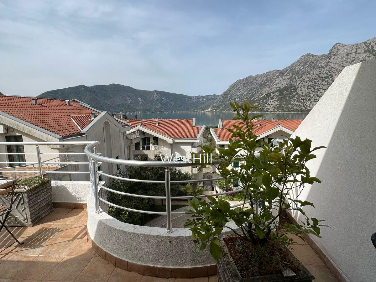 Große dreistöckige Duplex-Wohnung mit Meerblick in Risan