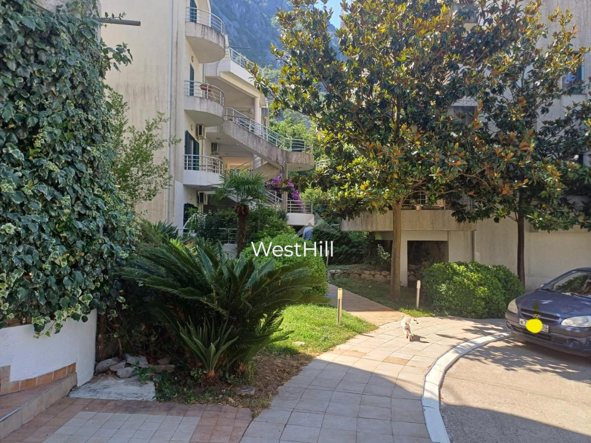 Große dreistöckige Duplex-Wohnung mit Meerblick in Risan