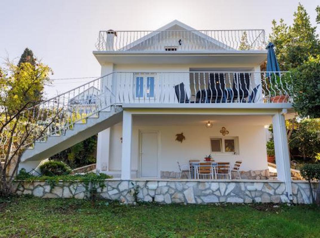 For sale a large three-storey house with a garage in Solace