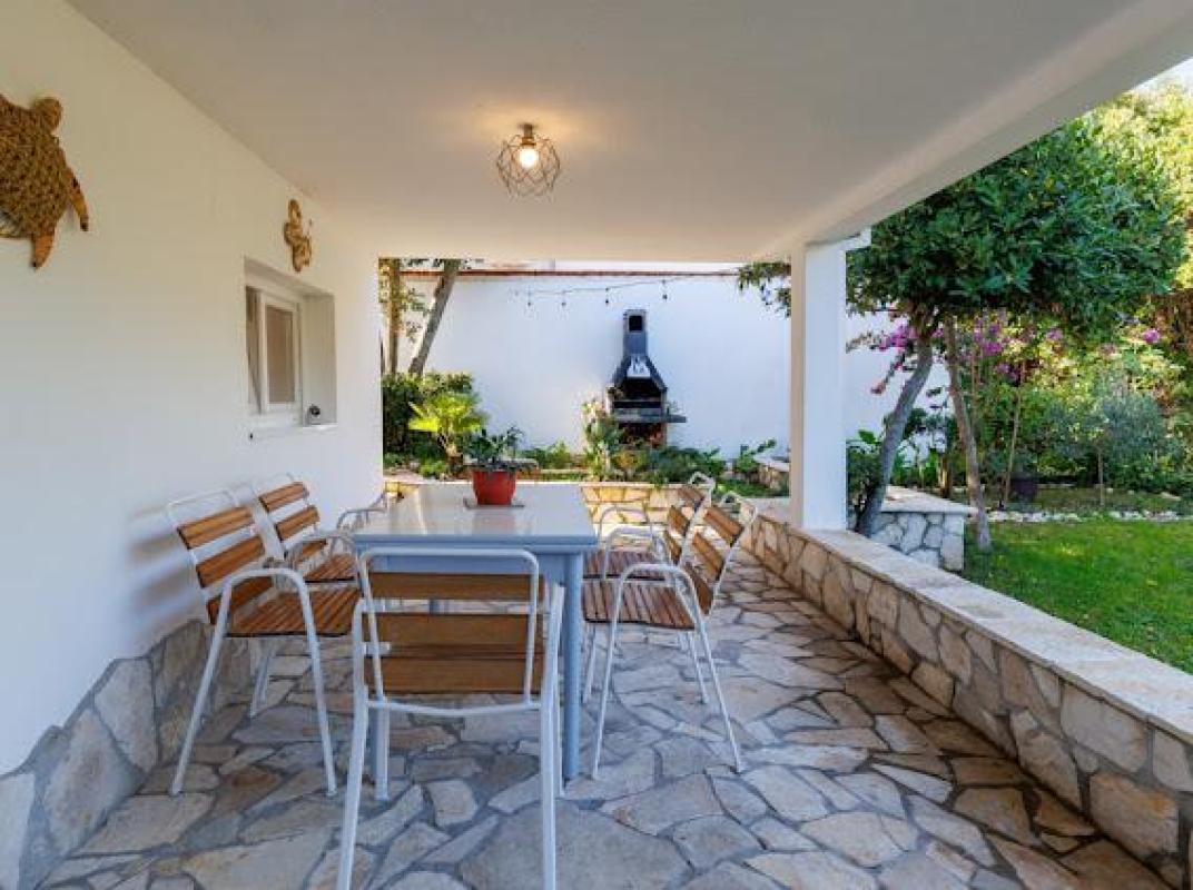 For sale a large three-storey house with a garage in Solace