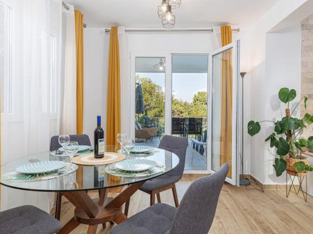 For sale a large three-storey house with a garage in Solace