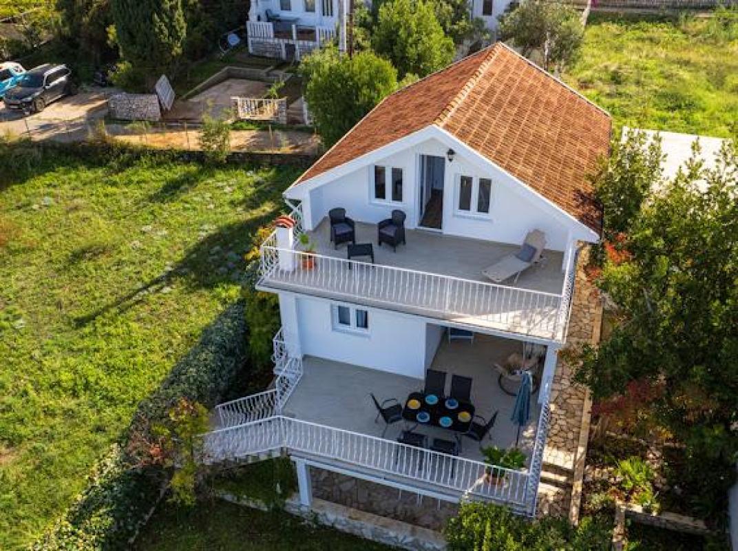 For sale a large three-storey house with a garage in Solace