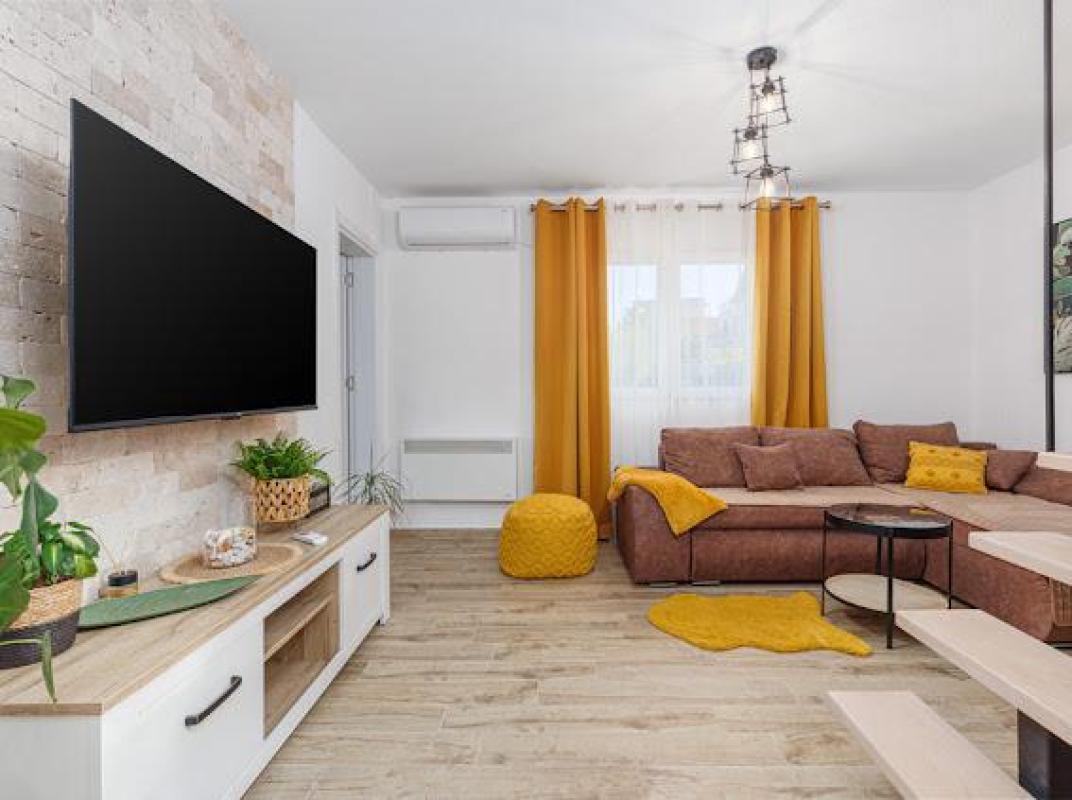 For sale a large three-storey house with a garage in Solace