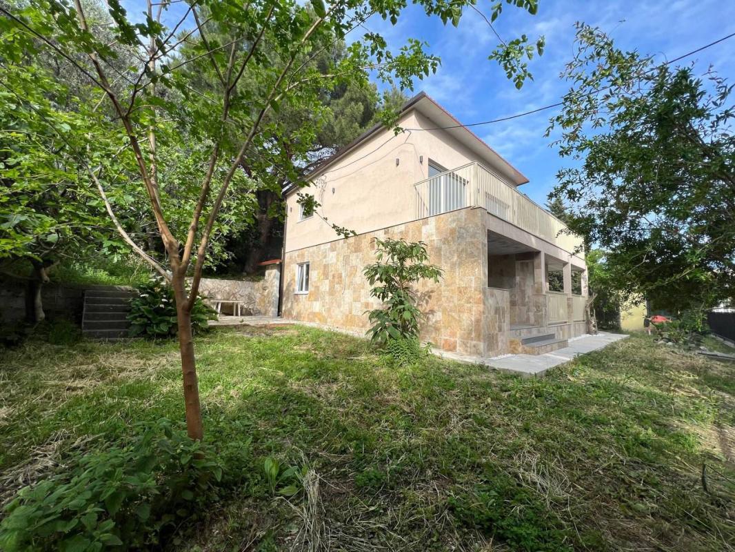 For sale a two-storey house of over 135 m2 with garage and sea view, Bar