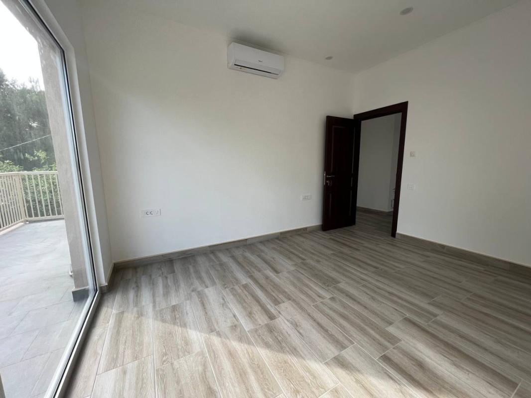 For sale a two-storey house of over 135 m2 with garage and sea view, Bar