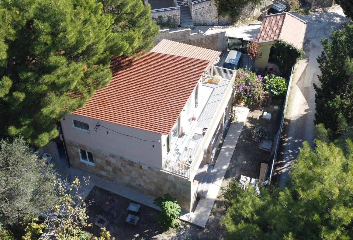 For sale a two-storey house of over 135 m2 with garage and sea view, Bar