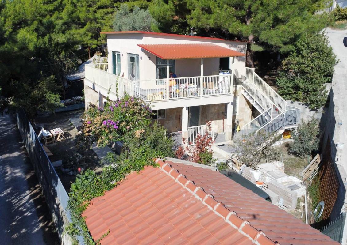 For sale a two-storey house of over 135 m2 with garage and sea view, Bar