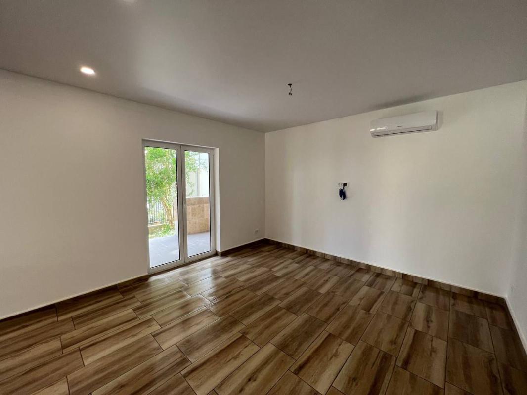 For sale a two-storey house of over 135 m2 with garage and sea view, Bar