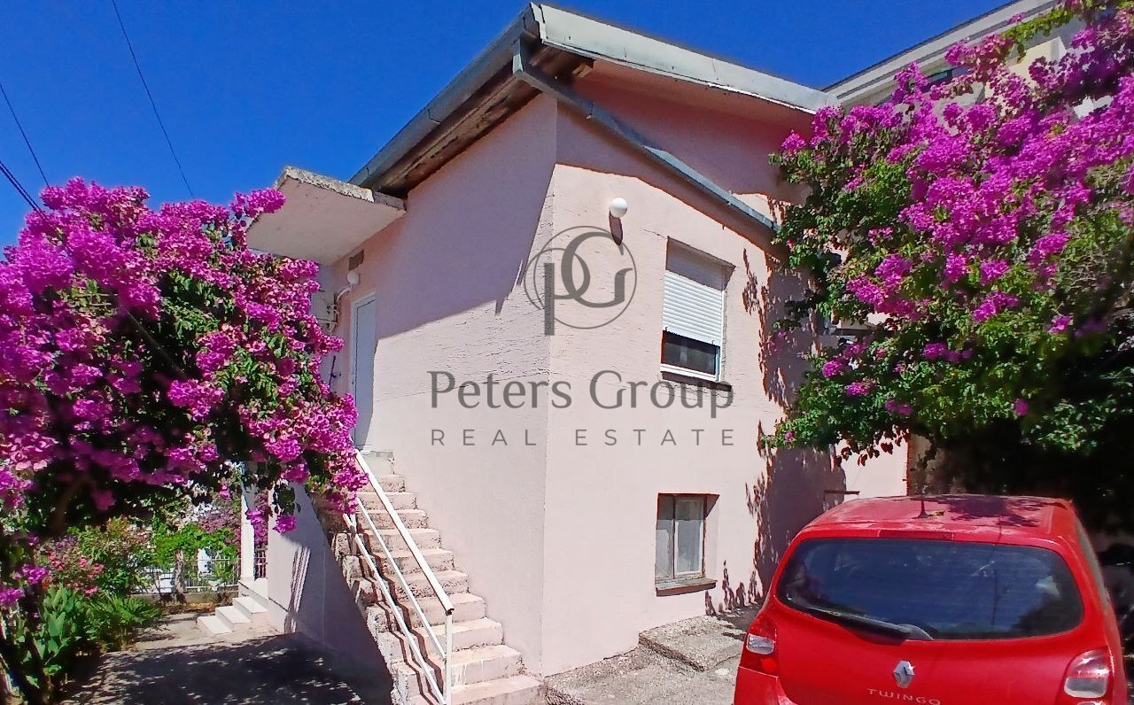 For sale: House with panoramic terrace near the sea in the resort village of Utjeha