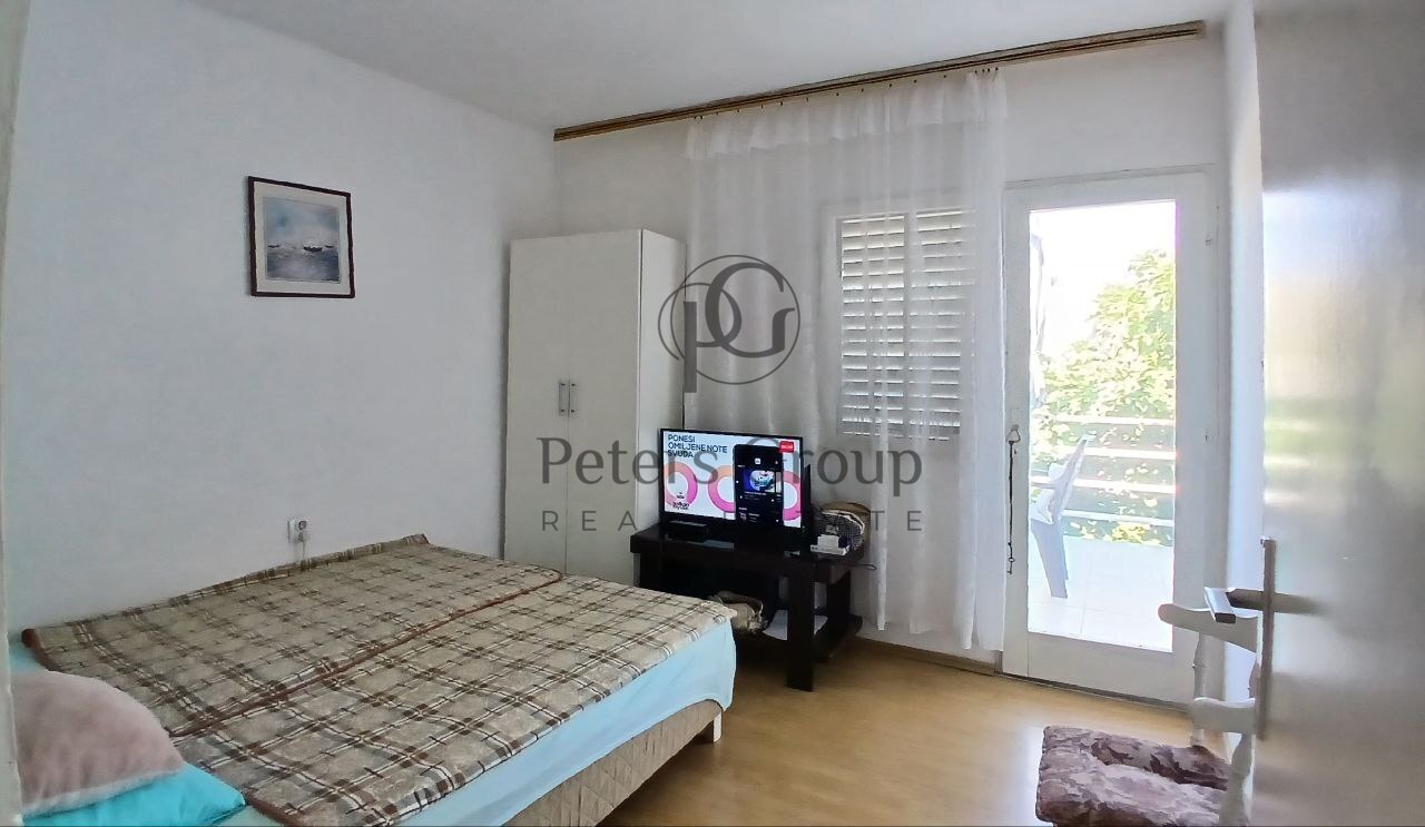 For sale: House with panoramic terrace near the sea in the resort village of Utjeha