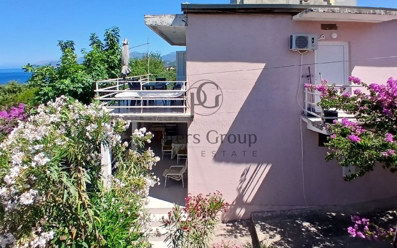 For sale: House with panoramic terrace near the sea in the resort village of Utjeha