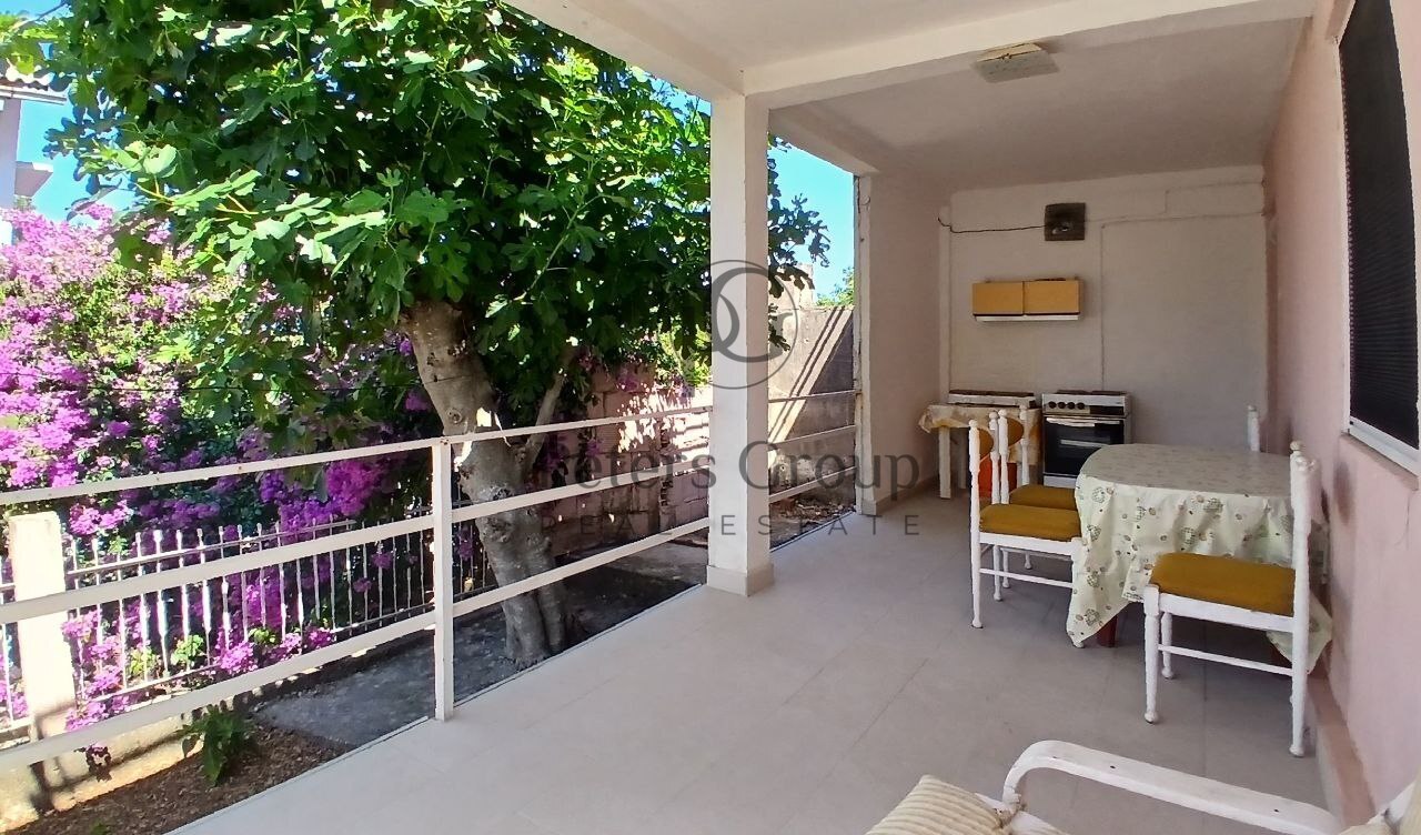 For sale: House with panoramic terrace near the sea in the resort village of Utjeha