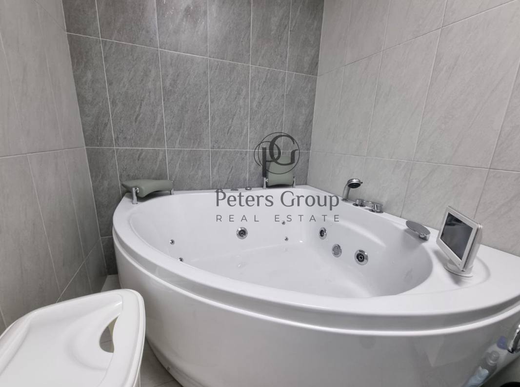 For sale large, bright three-bedroom apartment in a premium building in Budva