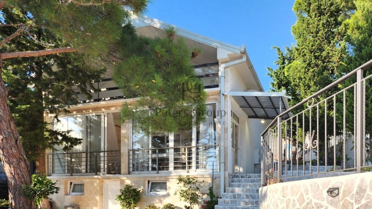 Compact 3-level house near sea, pine greenery, Bar suburbs