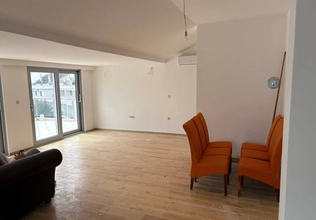 Prodaje se luksuzni penthaus sa 3 spavaće sobe, Petrovac, panoramski pogled