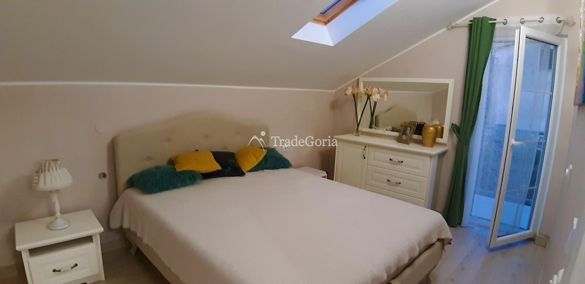 Herceg Novi. Warme 3. Wohnung in einem neuen Gebäude.