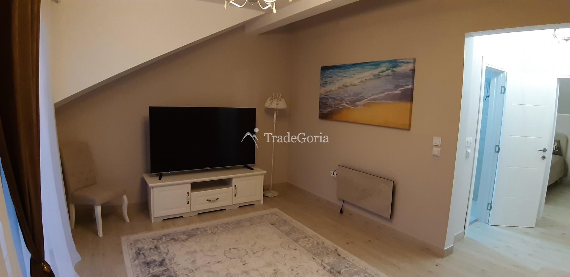 Herceg Novi. Warme 3. Wohnung in einem neuen Gebäude.