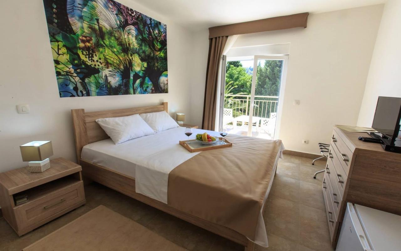 Hotel na prodaju pored mora u Sutomoru