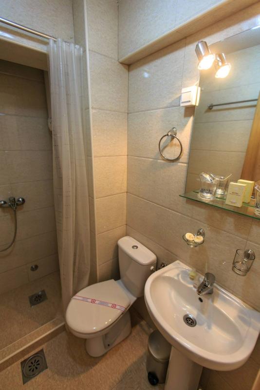Hotel na prodaju pored mora u Sutomoru