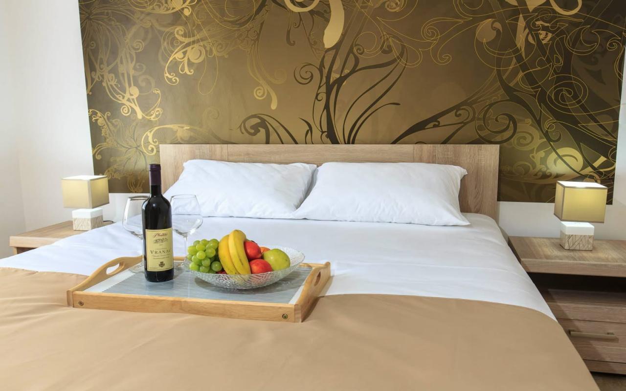 Hotel na prodaju pored mora u Sutomoru